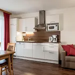Aparthotel Barbara & 4*